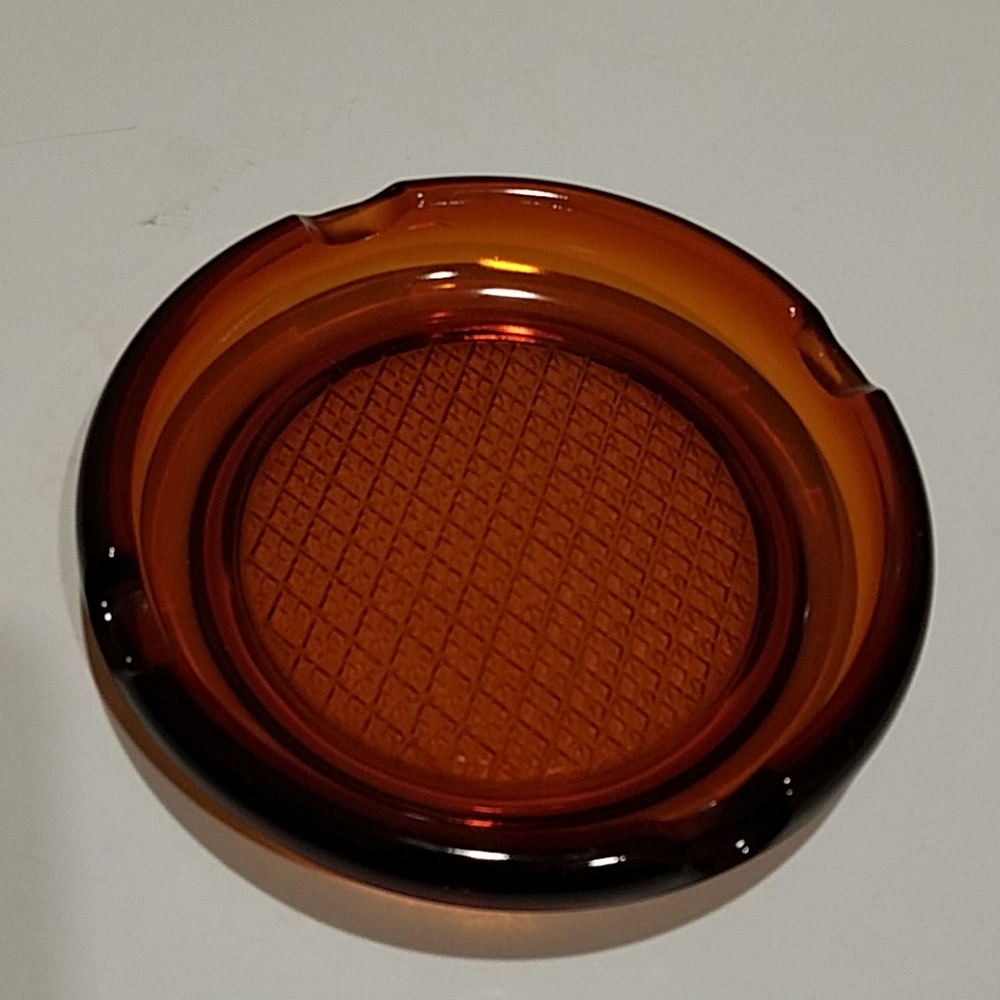 Cigar Tray Amber Ash Standing Diamond Pattern
